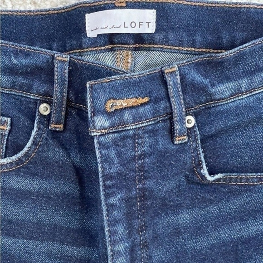 LOFT Women’s High Waist Jean Shorts Mid Wash Blue Denim Size 29/8 Zip Front - Picture 6 of 6